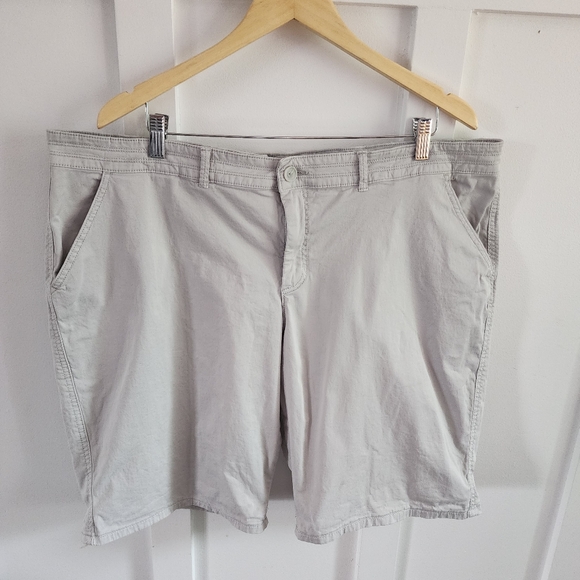 Reitmans cotton mid-rise chino short, plus size 22 - Picture 1 of 10